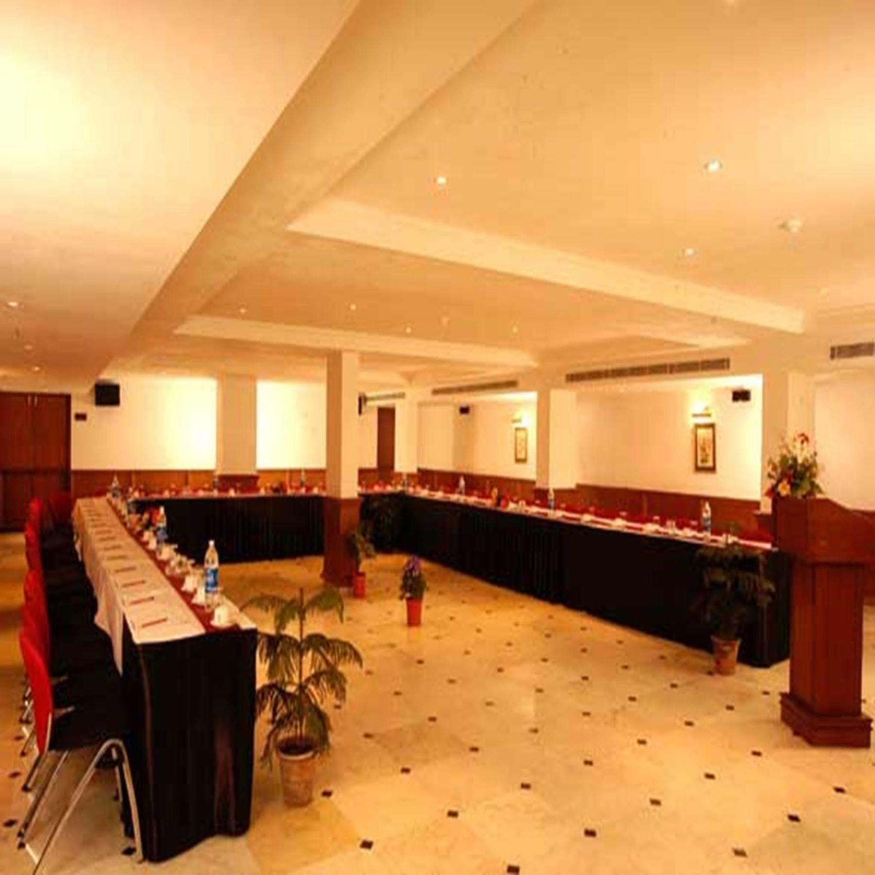 The Royal Plaza Gangtok Hotel ภายนอก รูปภาพ