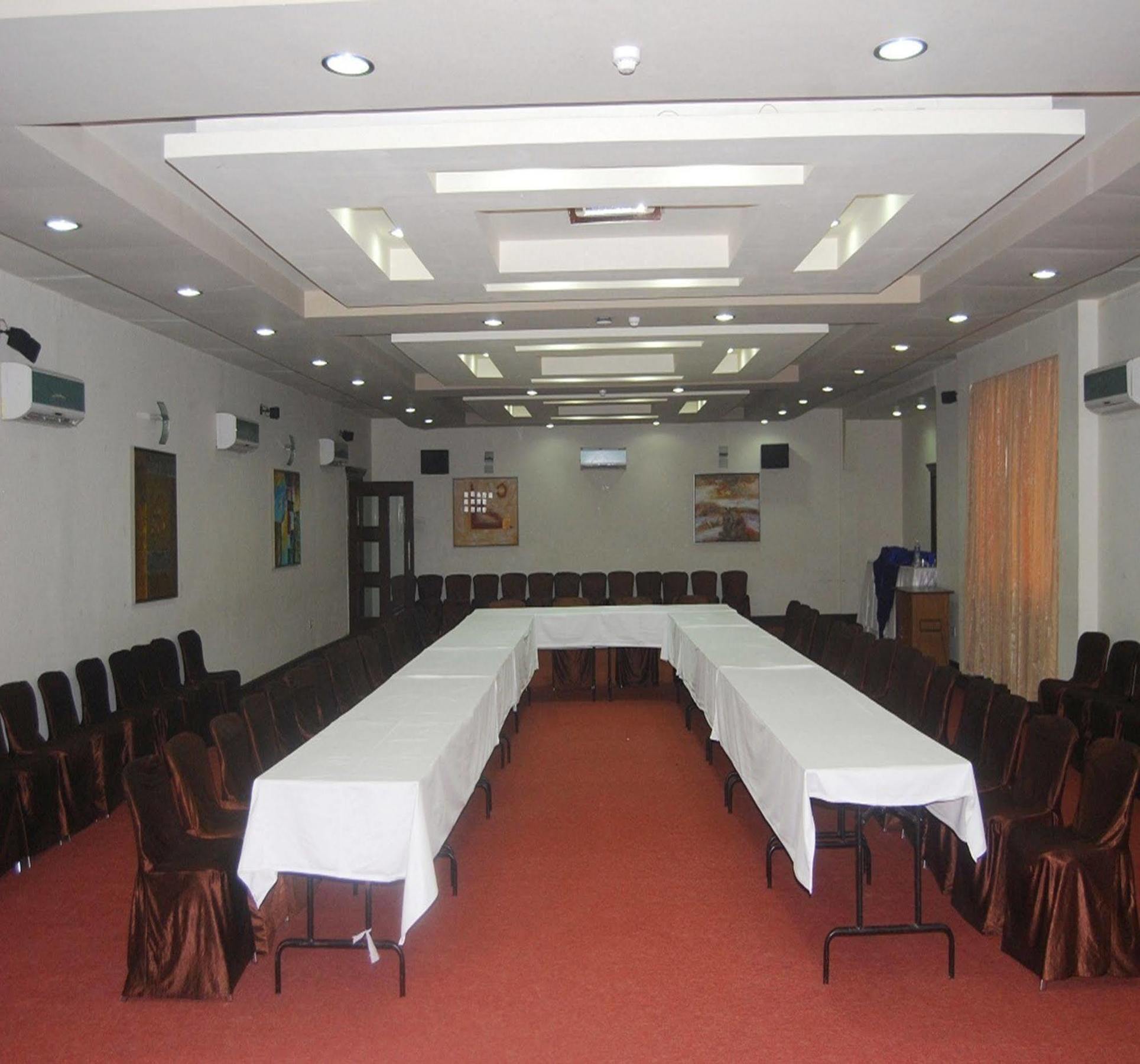 The Royal Plaza Gangtok Hotel ภายนอก รูปภาพ